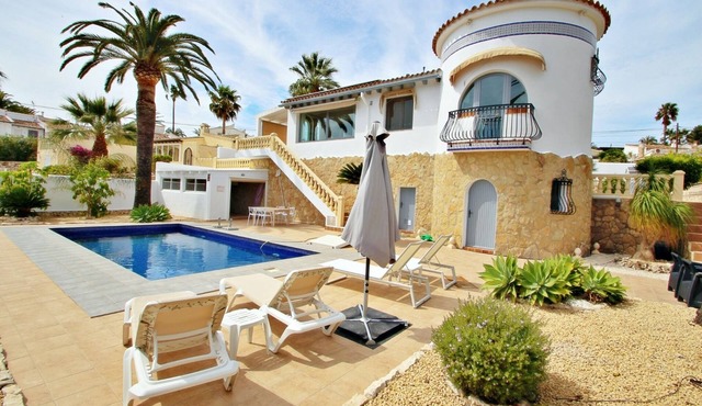 Golondrina - panoramic hillside holiday house in Moraira
