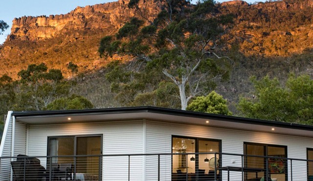 Golton in the Gap - Immerse yourself in the serenity of the Grampians landscape