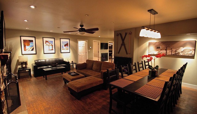 Gondola Lodge Main House Downstairs 2 Bedrooms