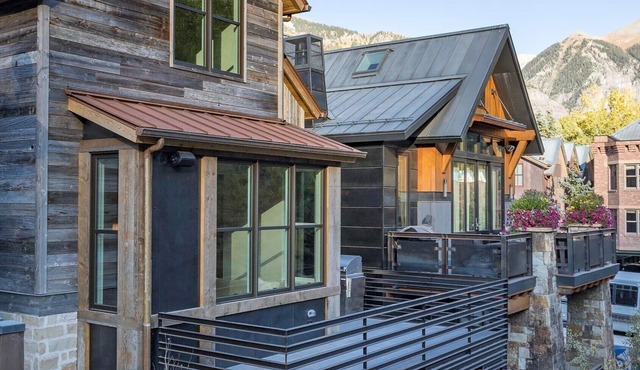 Gondola Station House, Unit B