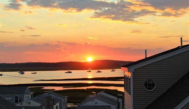 Gone Coastal | Walk to Beach | Garage | A/C