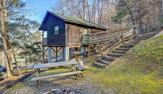 'Gone Hiking' Bryson City Cabin w/Hot Tub & Grill