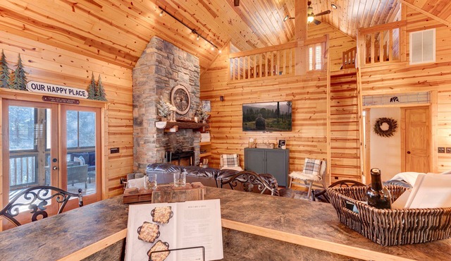 Gone Squatchin Creekside Cabin~5 Mins to Wineries & Apple Orchards~ Dog Friendly