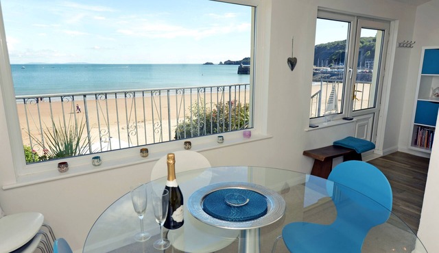 Gone to the Beach - Sea Views, Direct Beach Access