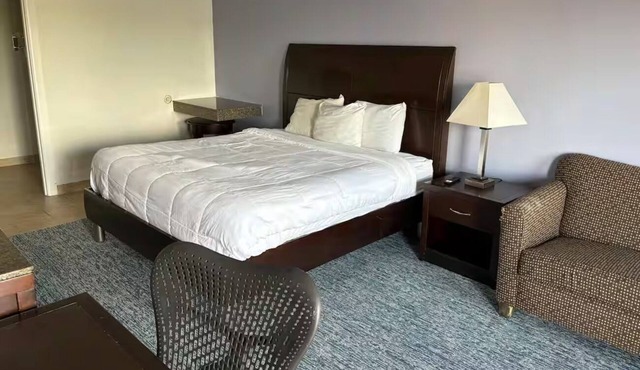 Gonzales Stay Near Palmetto Park | Modern Comfort w/Kitchenette & Free Parking