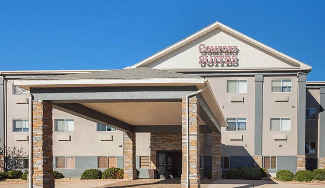 GOOD AFFORDABLE ROOM AVAILABLE WITH ALL AMENITIESnDOUBLE QUEEN SUITE nKING SUITE