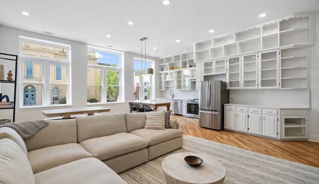 GOOD HABIT Spacious 4-bedroom loft apartment in lovely Springfield, Tennessee