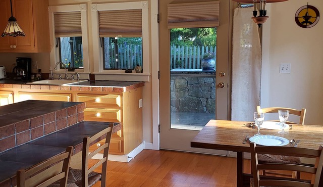 Good Harbor Beach Apt.- 6/10 mile