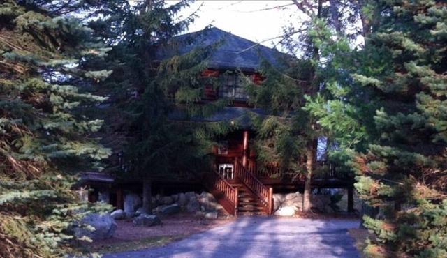 Good Hart Retreat Log Home, Lake Views, Walk to Beach, Wi-Fi, Sleeps12
