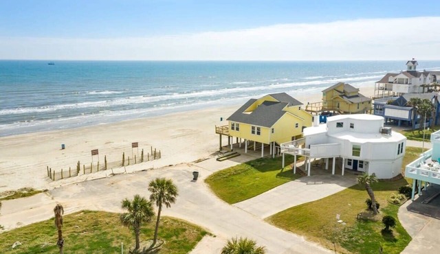 Good Life - Easy Beach Access, Gulf Views, Hot Tub!