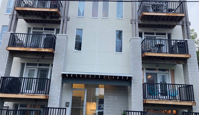 Good location in Ottawa. Parking available. We speak your language. Transfer