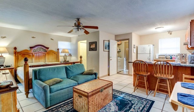 Good Old Days Cottage, King Bed, Pet Friendly