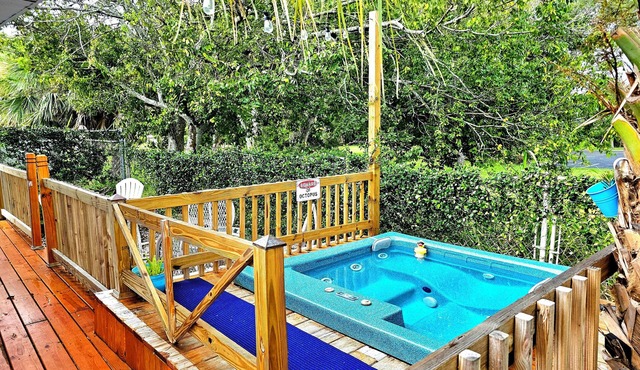 Good Times! Beach cottage with hot tub, walk to beach! Unique amenities!