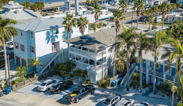 Good Times Both Units Quiet Duplex Spacious Open Deck Close to Pristine Beach