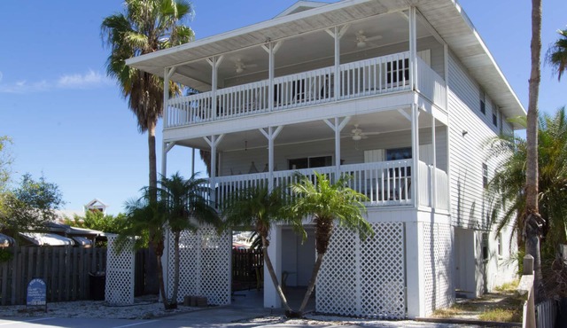 Good Times Downstairs Quiet Spacious 2/2 Duplex