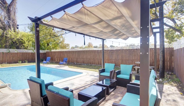 Good Vibes 4 Bedroom with a Pool. Central Location