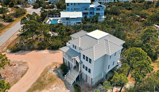 Good Vibes 6 BR Pool Elevator Short Walk to Beach
