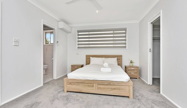 Good Vibes Bayside - Lake Foreshore with Private Pool