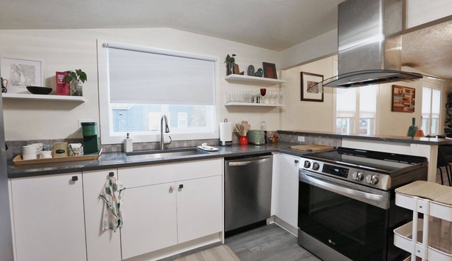 Good Vibes FoPo ~Craftsman Bungalow~ 3 Beds