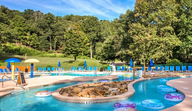Good Vibes - Located in Rumbling Bald Resort, 3BR, 4.5BA, Air Hockey, Great Internet
