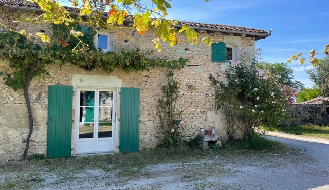 Good vibes only" guest house near Royan