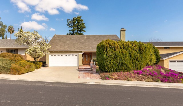 GOODE.HOMES - Luxury Home w/Beautiful Garden