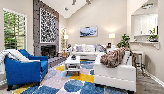 GoodKarma Rentals - Fully Renovated! Kennesaw 2BDR, Peaceful,near to KSU,I-75