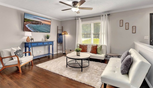 GoodKarma Rentals - Historic Marietta Newly Renovated Entire House.Next Door to