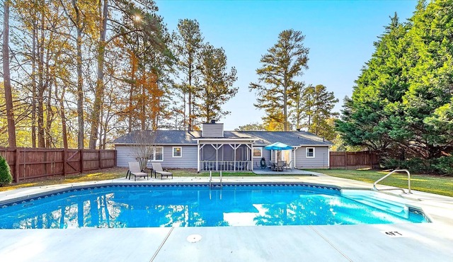 GoodKarma Rentals - Kennesaw Oasis-Exclusive Pool Comfy 4BDR Sleeps 14+Family Re
