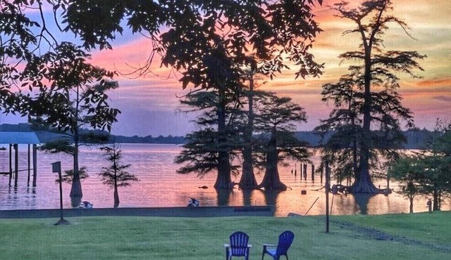 🌙Goodnight Moon resting on the banks of Moon Lake near Clarksdale MS & Helena AR