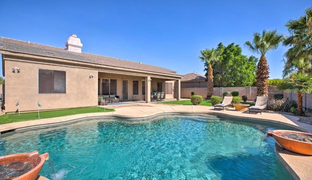 Goodyear Group Getaway w/Pool & Putting Green