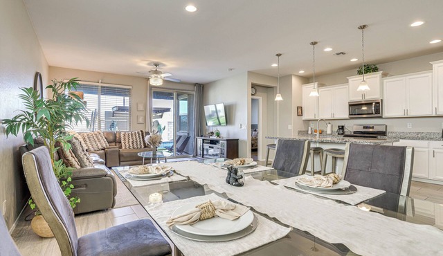 Goodyear Oasis w/Outdoor Pool + Hot Tub!