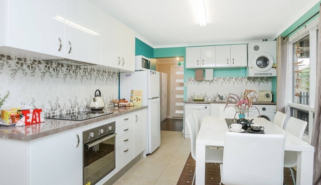 Goolwa Riverwalk B&B Big Breakfast supplies - Free WIFI, Netflix, Pets welcome