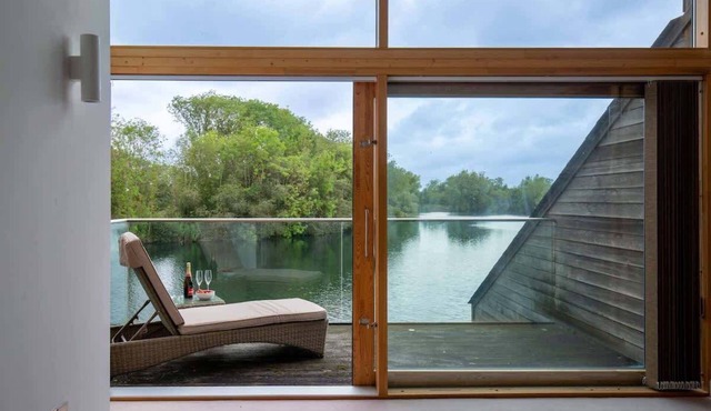 Goose Landing | Cotswold Lakehouse + Sunset Views