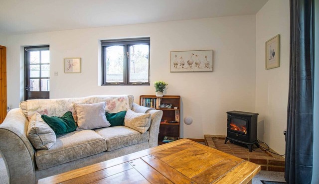 Goose Shed | Rural Farm Cottage | Cosy Fire