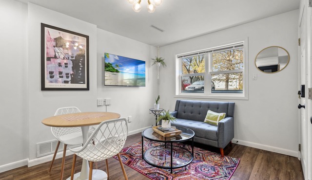 Goosetown Getaway - 10 min walk from downtown and campus