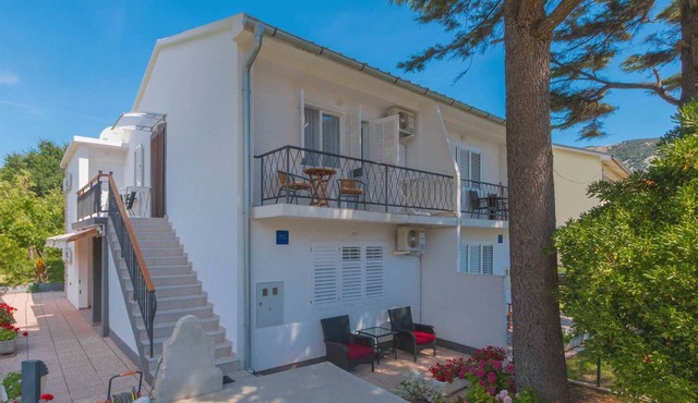 Goran A2 - Cozy One-Bedroom Apartment with Parking Bliss for Two