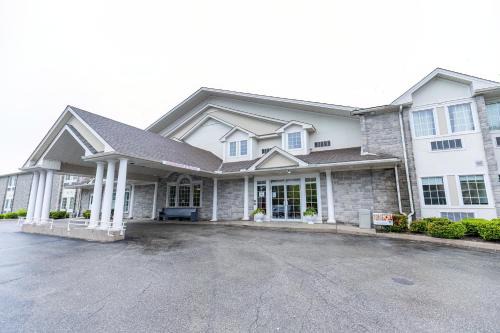 Gordon Hall Residence