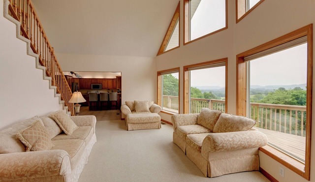 Gordonsville Retreat: Deck w/Spectacular Views!