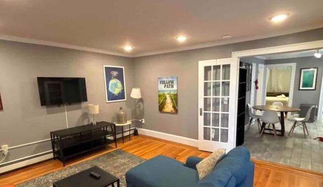 Gorg 2 BR/1BA Mins to NYC