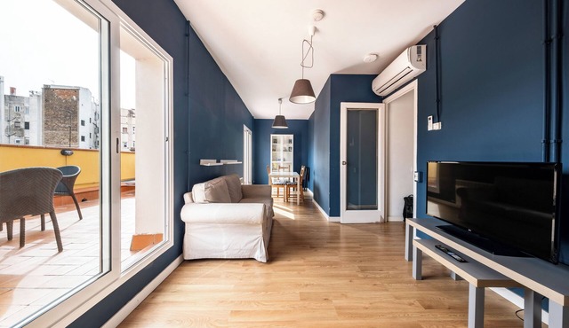 Gorgeous 3 bedroom penthouse with terrace, close to Sants station
