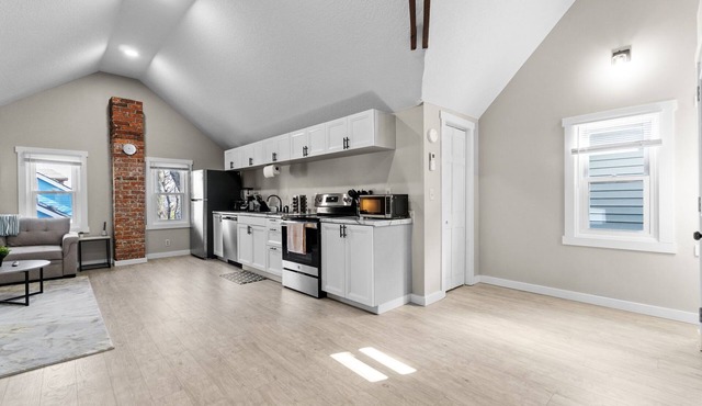 Gorg Wooden Beams w/Brick Accents in Downtown Apt