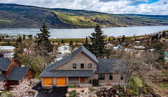 "Gorge Panorama" - Luxury Craftsman Home with Breathtaking Columbia River Views