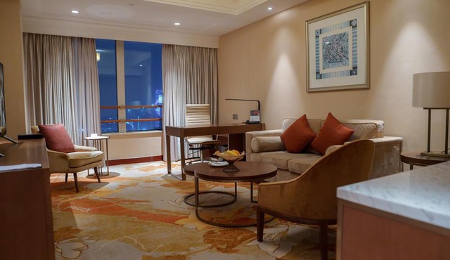 Gorgeous 8 Bed, 5 Bath Cottage on 3 Mile Lake! Spacious Deck! Privacy! Views!