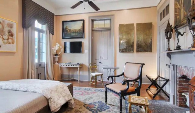 Gorgeous 1 Bed/1 Bath Just Steps to Magazine St and Garden District!