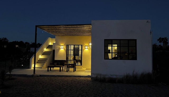 Gorgeous 1 bed casita, King bed, wifi, A/C and ocean views! Short & Long Term