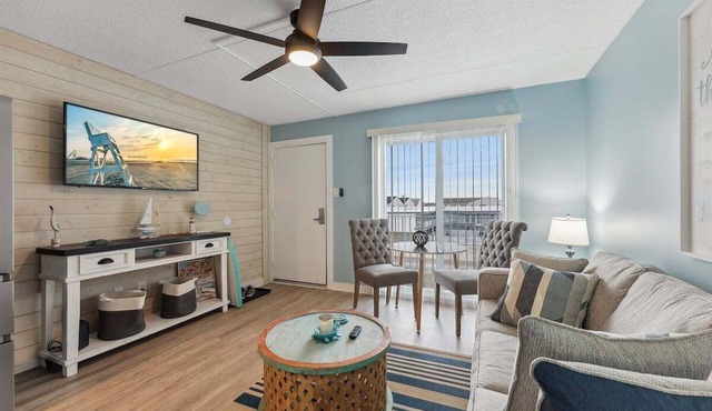 Gorgeous 1 Bedroom Condo w/Heated Pools & Parking