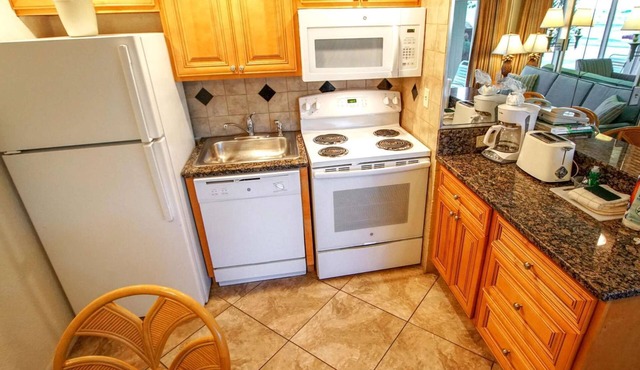 Gorgeous 1-bedroom resort with AC in vibrant St. Petersburg