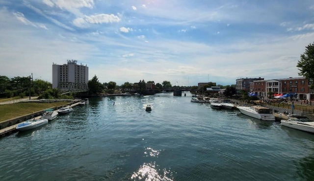 Gorgeous 1 bedroom apt, 20 minutes to the Niagara Falls!