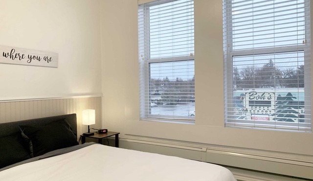 Gorgeous 1-bedroom Condo 🍁 Location, 4k Smart TV, WiFi